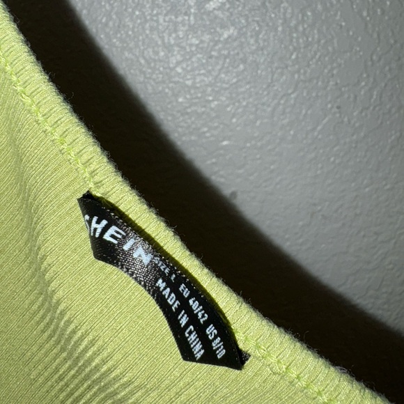 SHEIN large crop top - Picture 3 of 3